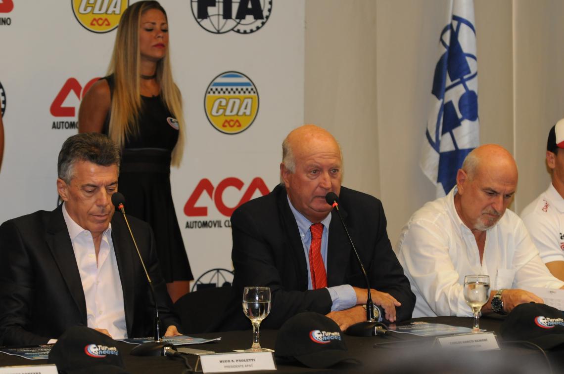 Imagen PRESENTACIÓN TN 2017 en el ACA, con Carlos García Remohí (titular CDA),  Hugo Paoletti (presidente Turismo Nacional APAT) y Daniel Jauregui (responsable Autódromo Roberto Mouras), anticipando una temporada que promete ser vibrante (Foto: Prensa ACA)