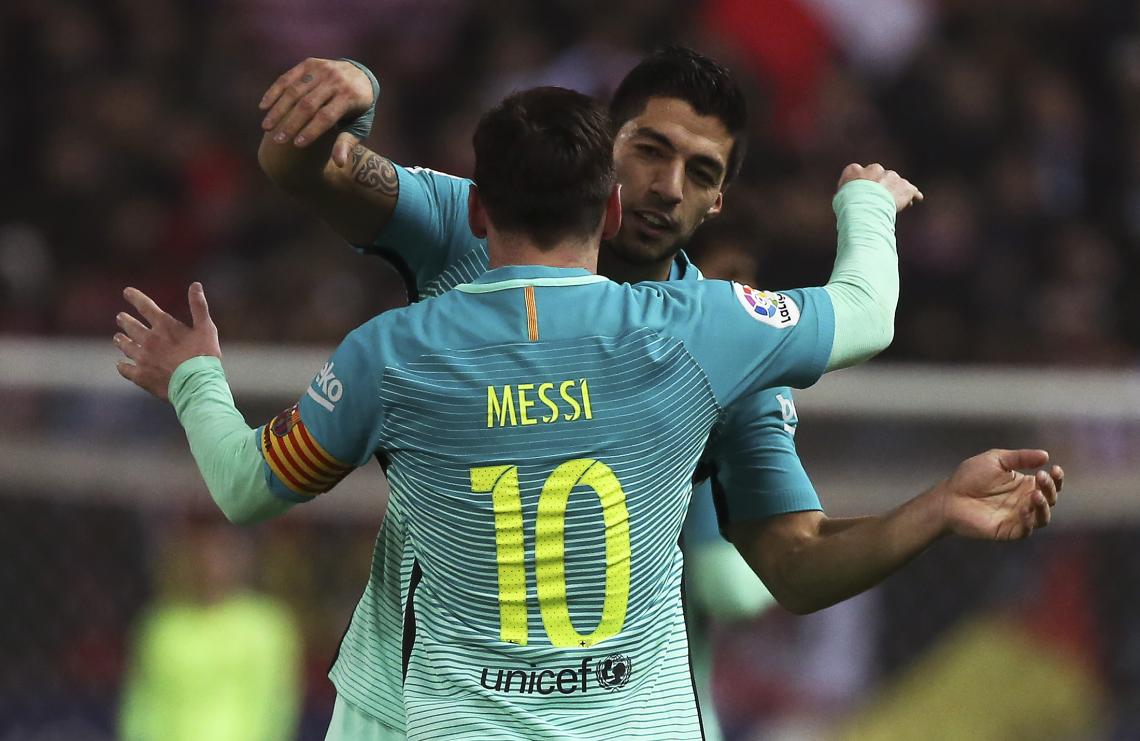 Imagen Abrazo de gol entre Messi y Suárez
