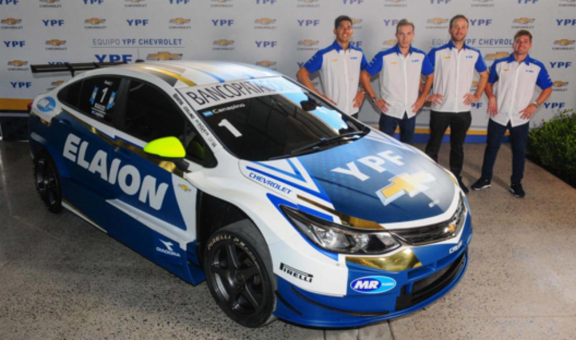 Imagen PROTAGONISTAS: Agustín Canapino, Bernardo Llaver, Manuel Mallo y Facundo Conta (Foto: Prensa Equipo YPF Chevrolet)