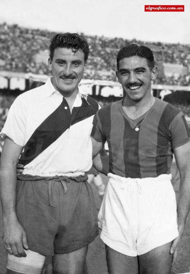 Imagen Esta foto de Ricardo Alfieri, fue tomada el 25 de julio de 1948 en un empate en cero entre River y San Lorenzo, meses antes de que se declare la huelga de futbolistas y se fueran muchos de los mejores jugadores del país, entre ellos Rossi y Perucca.
