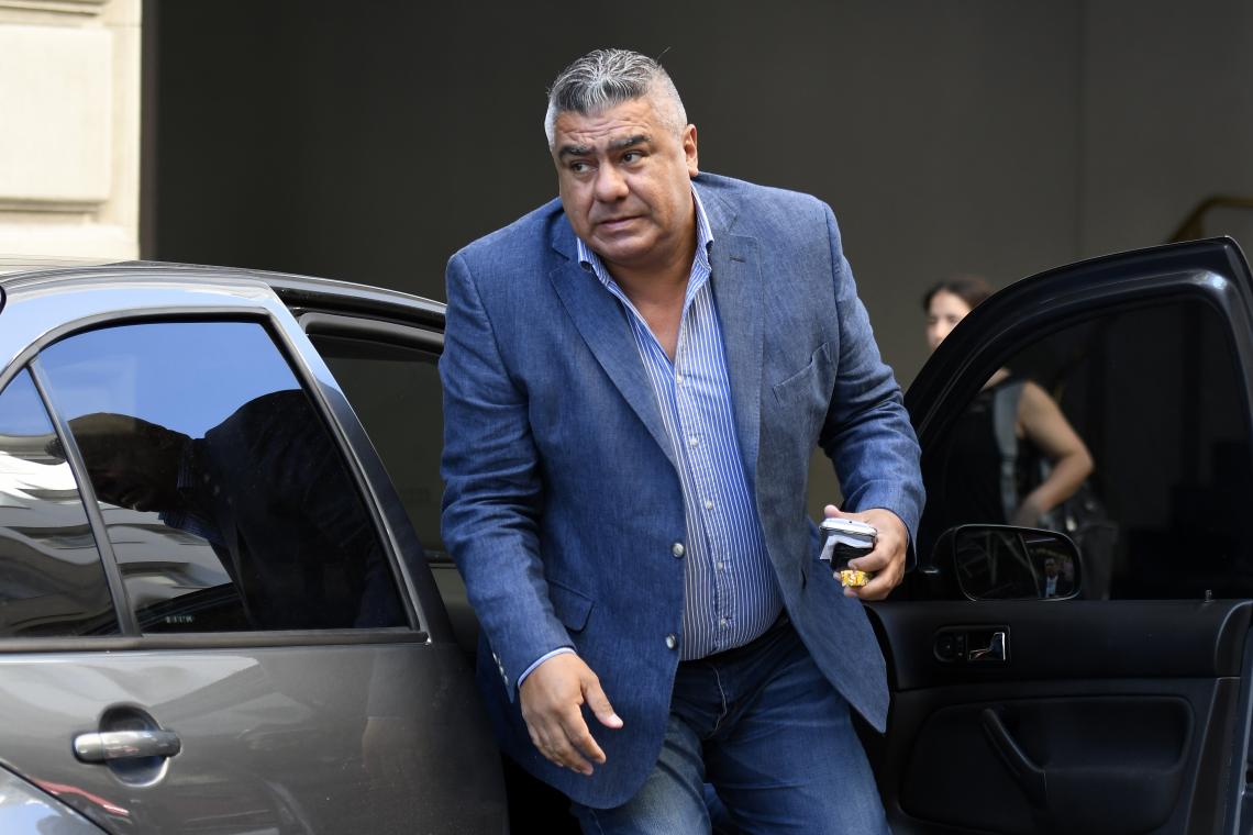 Imagen El Chiqui Tapia, llegando a la reunión