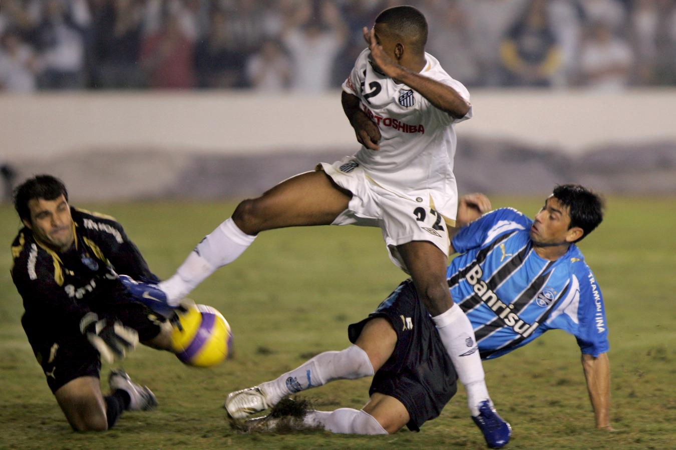 Imagen Gremio, con Sebastián Saja en el arco, eliminó en semifinales a Santos, que había ganado los 6 partidos en la fase de grupos (EVARISTO SA / AFP)