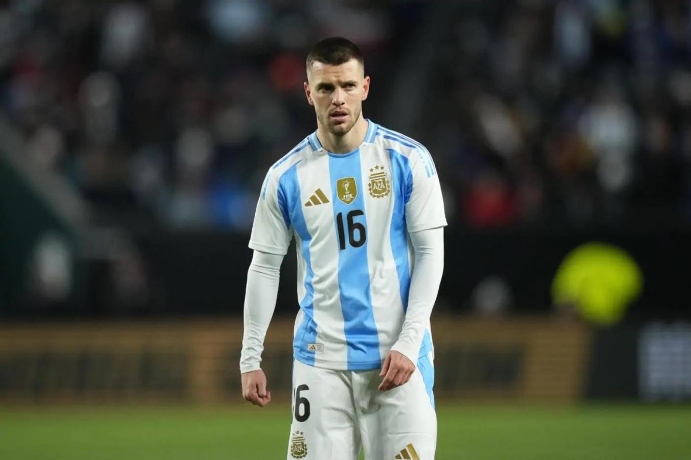 Imagen Giovani Lo Celso, afuera de los suplentes con Bolivia por una molestia muscular.