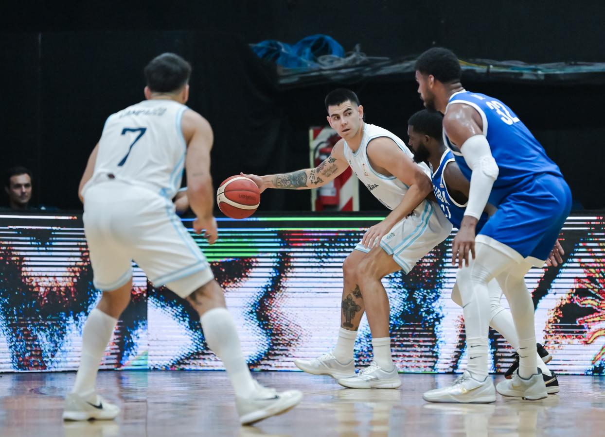 Imagen de La Selección Argentina de básquet fue un vendaval y superó a Cuba con contundencia