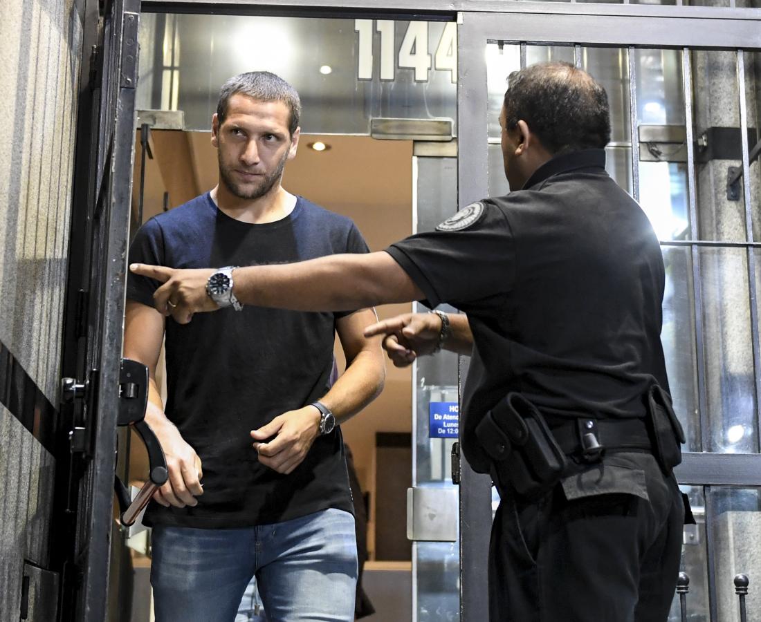Imagen Aued, saliendo de la sede de Agremiados.