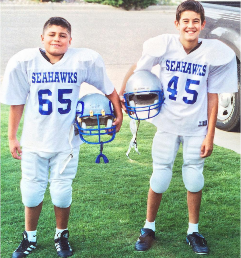 Imagen Daniel (a la derecha) con su amigo, después de un partido de futbol americano.