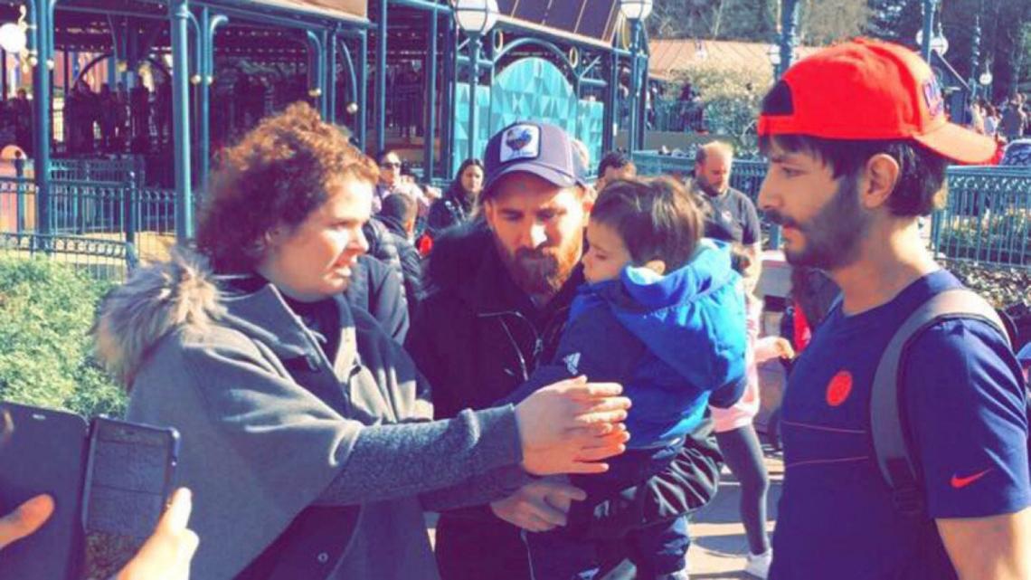 Imagen Messi, cargando a su hijo menor