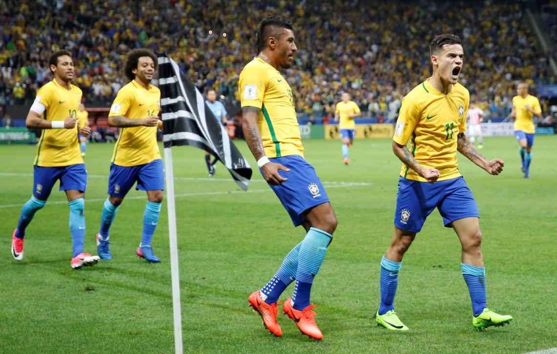 Imagen Paulinho, Neymar y Marcelo, acompañando a Coutinho en el festejo de su gol.