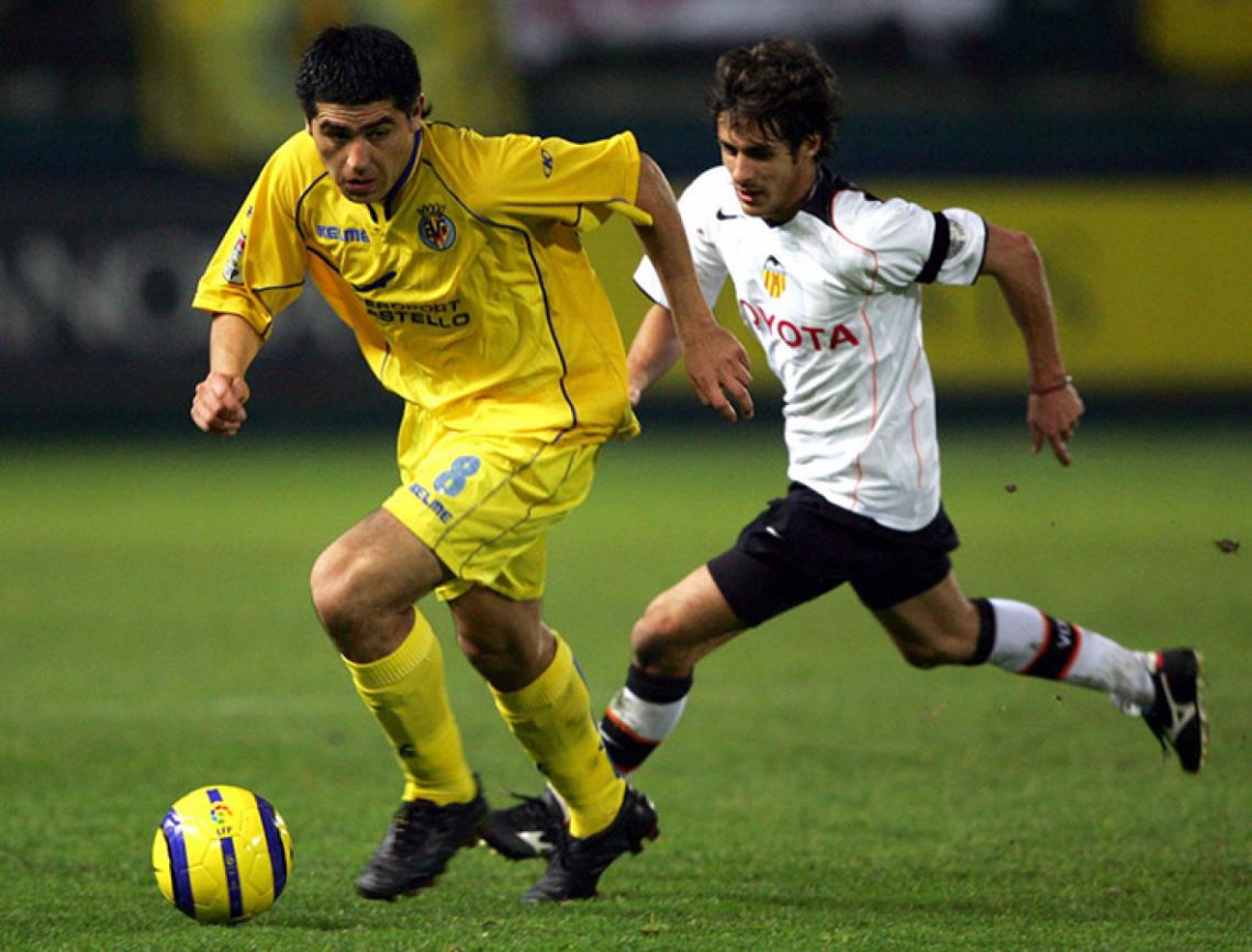 Con Riquelme, su amigo, como rivales, en España, en un Villarreal-Valencia.