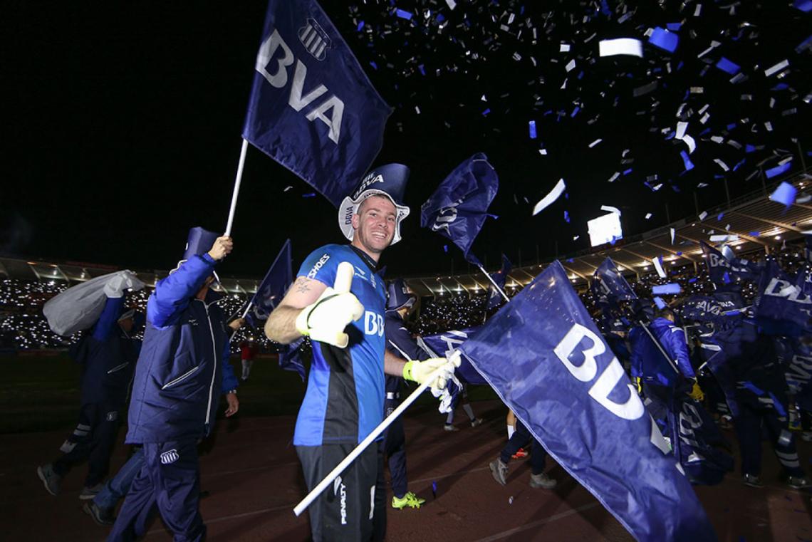 Imagen Durante el festejo del ascenso de la T. Un hito histórico del que Herrera fue un protagonista importante.