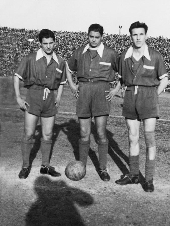 Imagen Junto a Romay y Lacasia, compañeros en el Independiente de 1951.