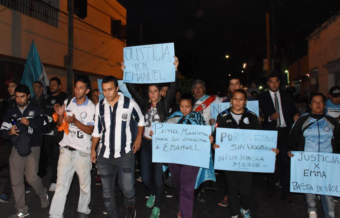 Imagen Las calles de Córdoba, conmovidas por la trágica muerte de Balbo