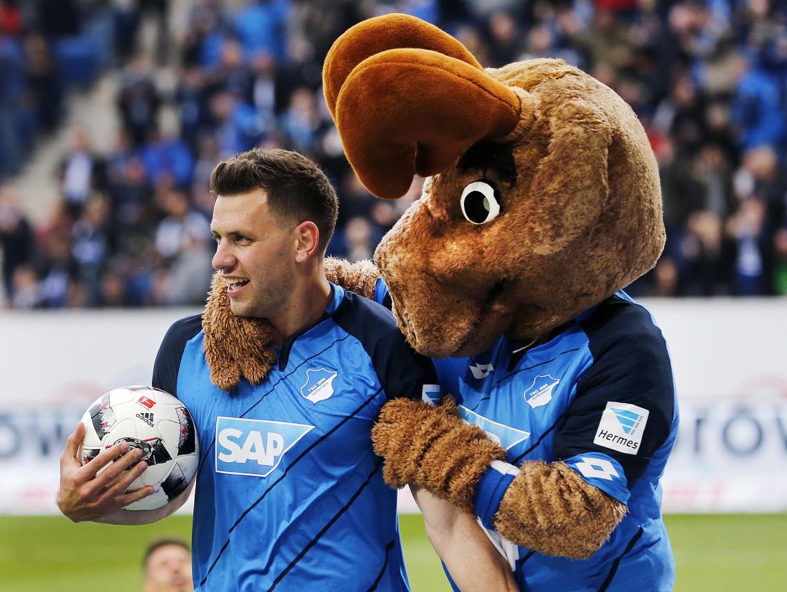 Imagen Hoffenheim supera por dos unidades al cuarto Borussia Dortmund, que puede desplazarlo el sábado cuando visite a Borussia Moenchengladbach.