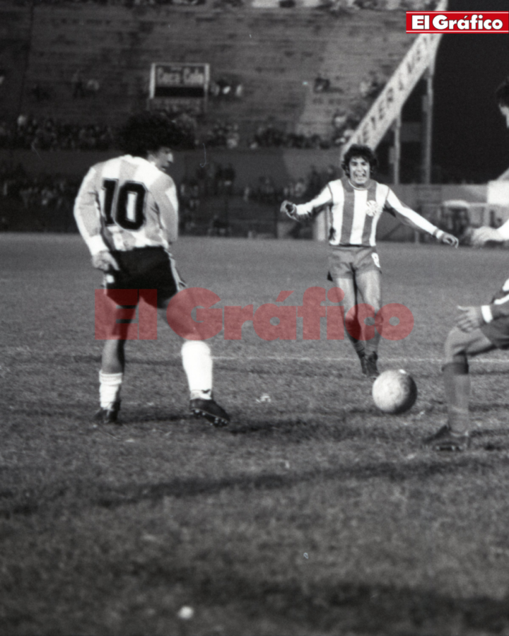 Imagen Una acción del 31 de agosto de 1977: el debut de Diego con la 10 de la Selección