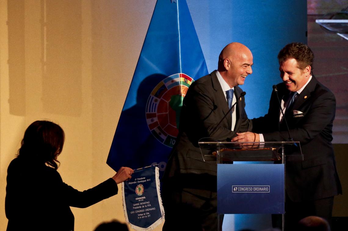 Imagen Infantino (FIFA) y Domínguez (Conmebol). Foto: AP.