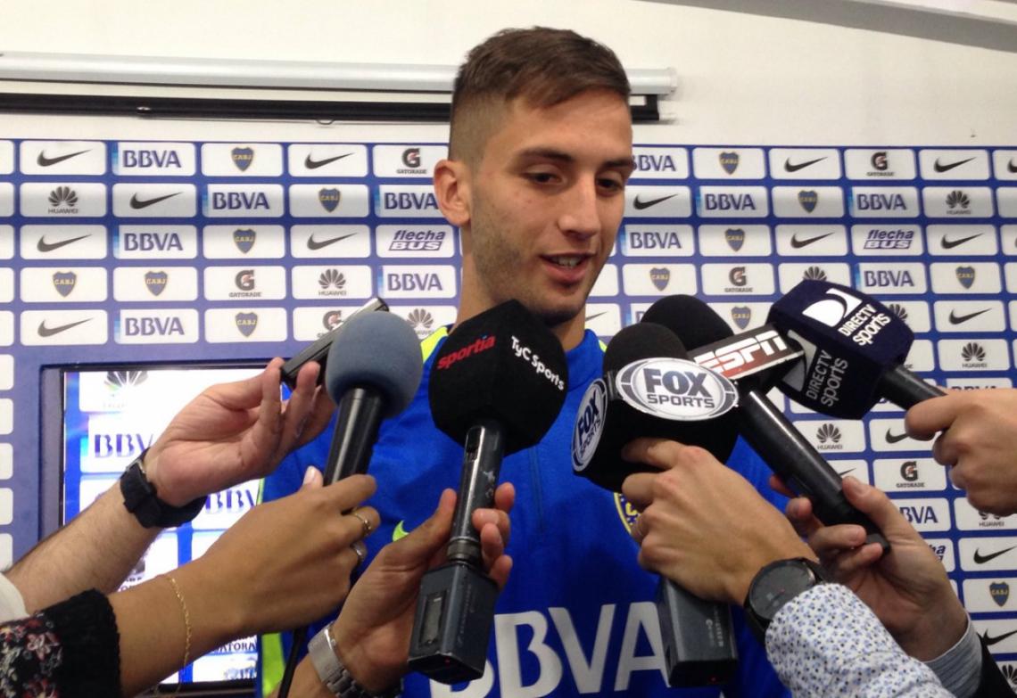 Imagen Bentancur, hablando con los medios.