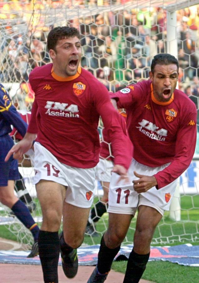 Imagen Gritando un gol de la Roma con el brasileño Emerson, uno de sus grandes amigos del fútbol.