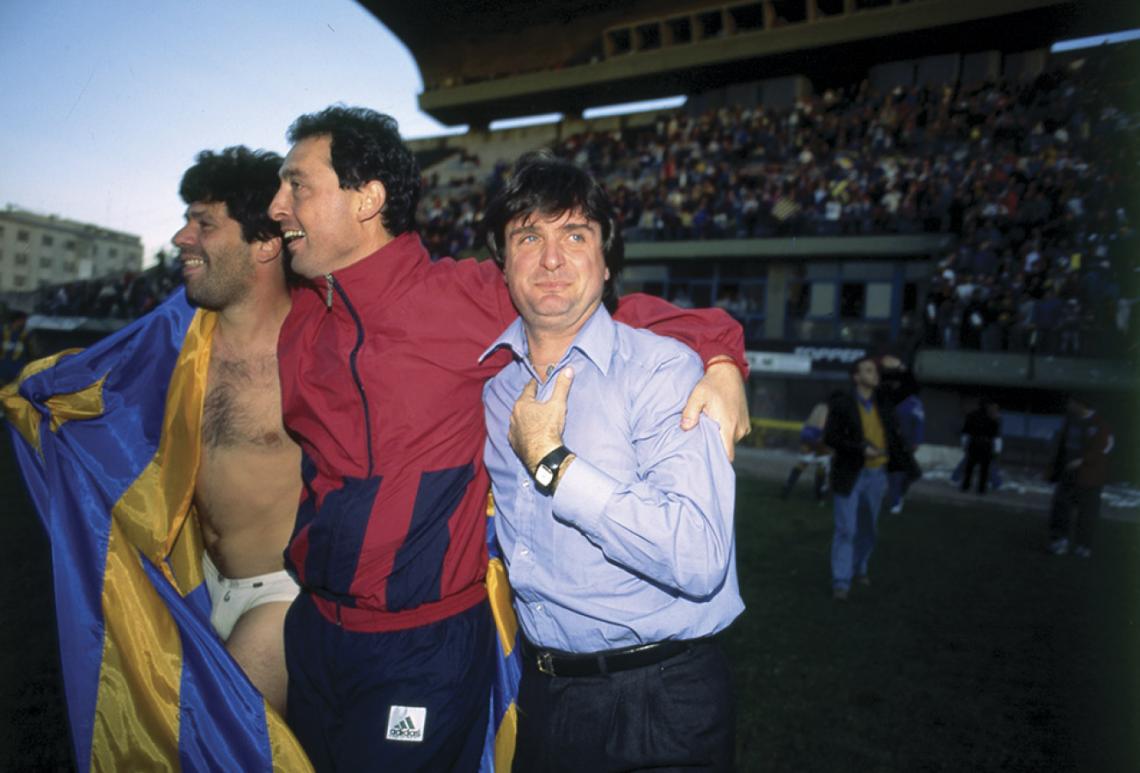 Imagen Ya como entrenador, festeja el ascenso con Atlanta a la B Nacional en 1995. Luego, en 2010, llevaría a Quilmes a la A.