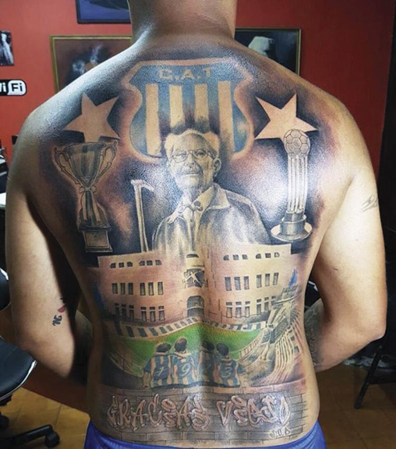 Imagen Matías Bustos, el hincha que se tatuó a Paco.