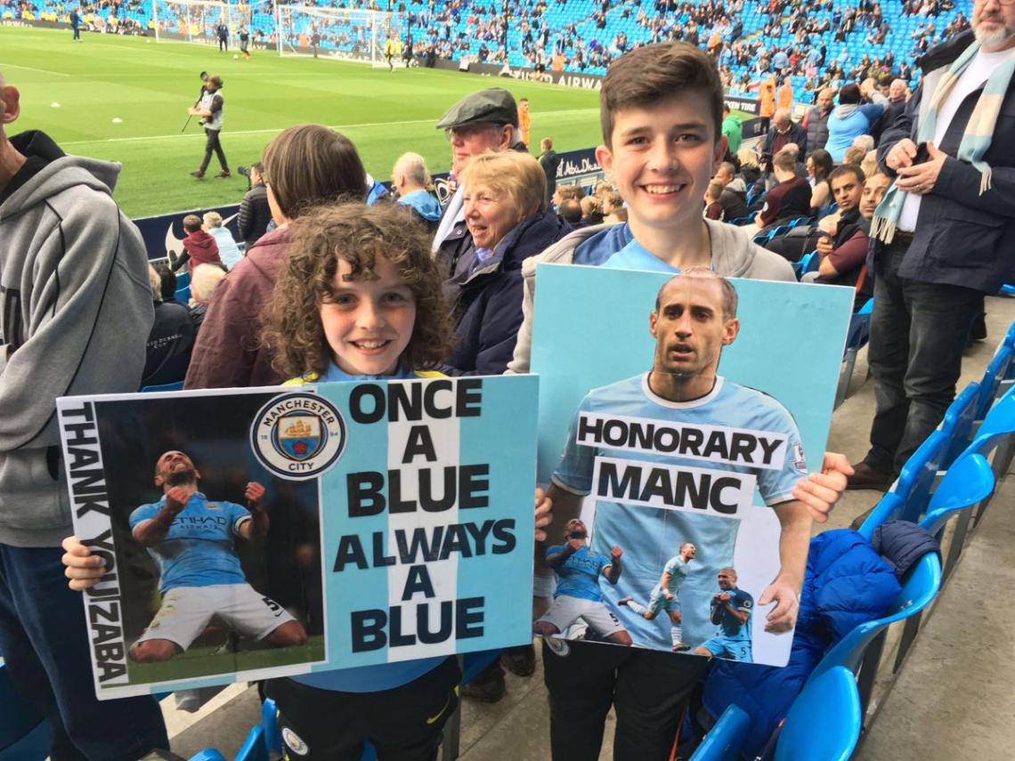 Imagen Los hinchas, demostrando su cariño por Zabaleta.