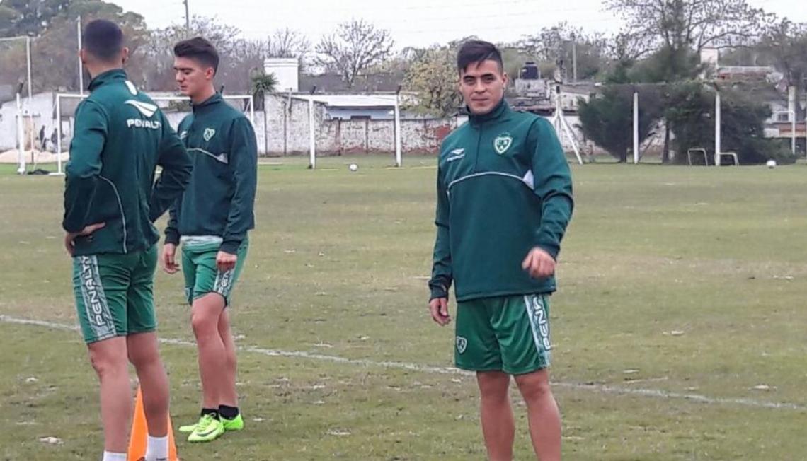 Imagen Brian Fernández, con los colores de Sarmiento.