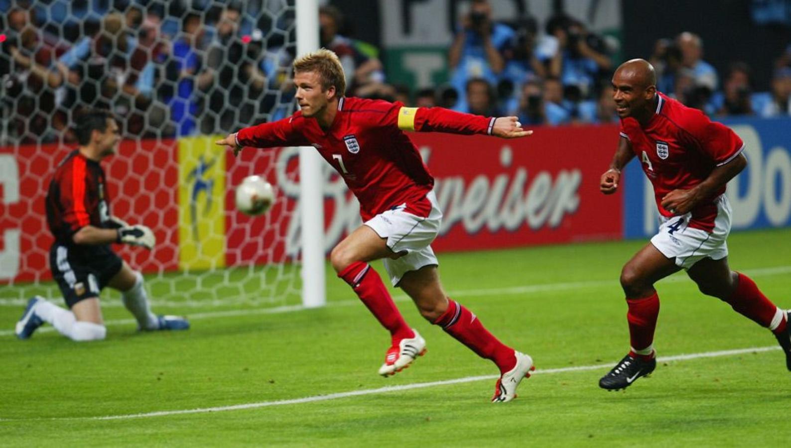 Imagen Beckham festeja, Cavallero sufre. Inglaterra venció 1-0 a Argentina en 2002.