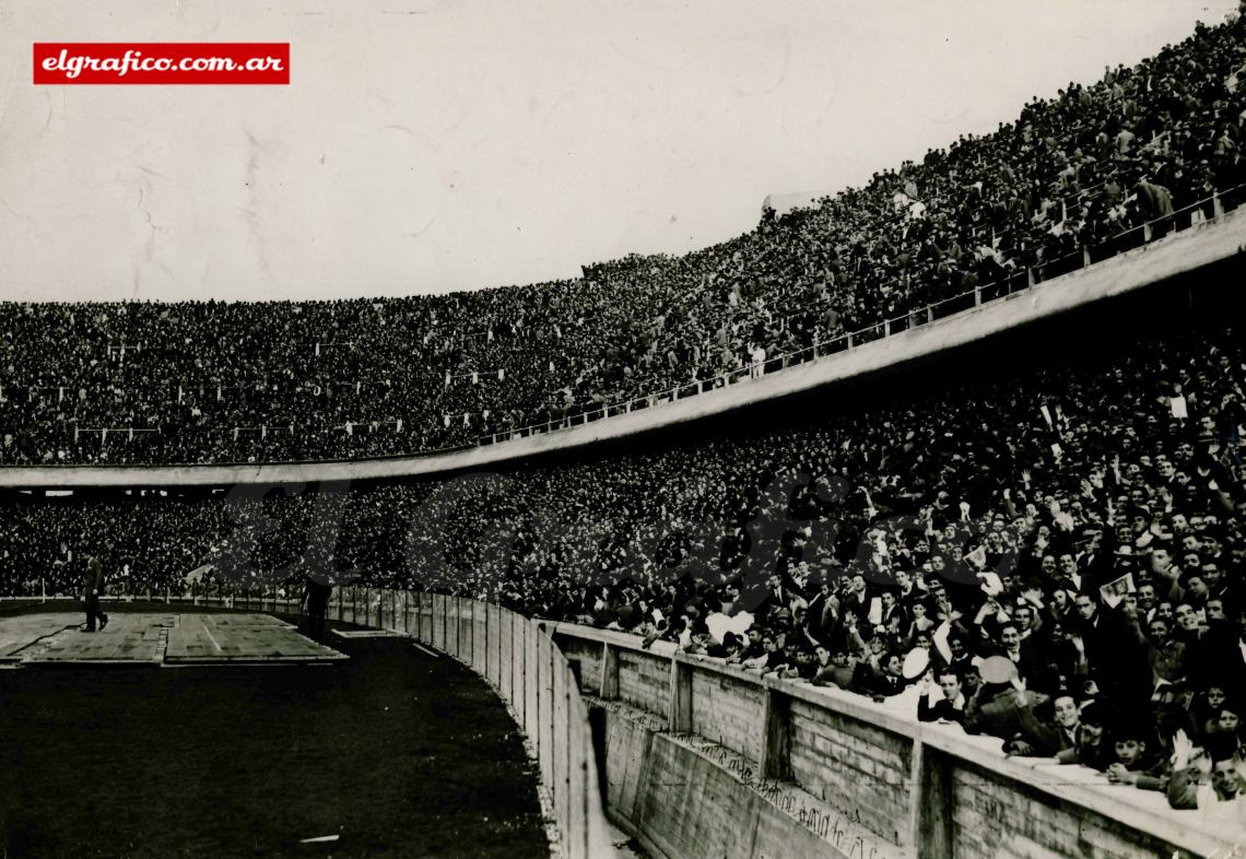 Imagen El estadio se inauguró con el amistoso entre Boca y San Lorenzo.