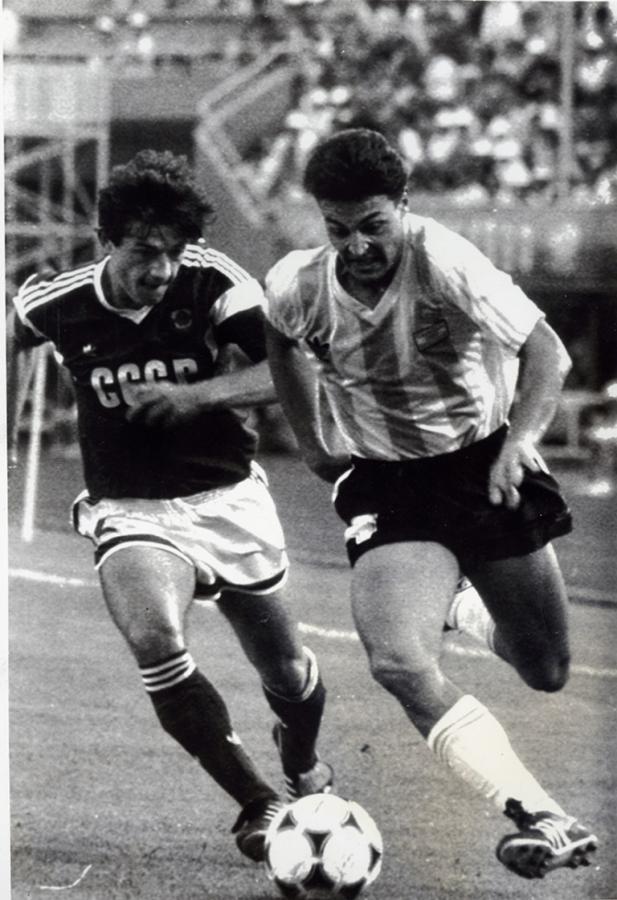 Con la selección disputó los JJ.OO. de Seúl 98, contra la Unión Soviética.