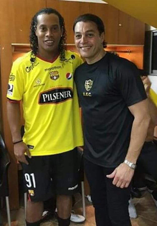 Imagen Foto improvisada con Ronaldinho.