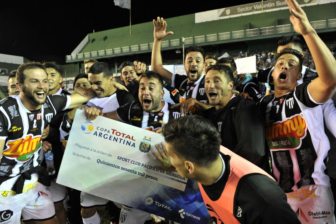 Imagen Pacífico ya eliminó en la actual Copa a Huracán de Las Heras, a Sportivo Peñarol, a Estudiantes de Río Cuarto y el triunfo de esta noche. 