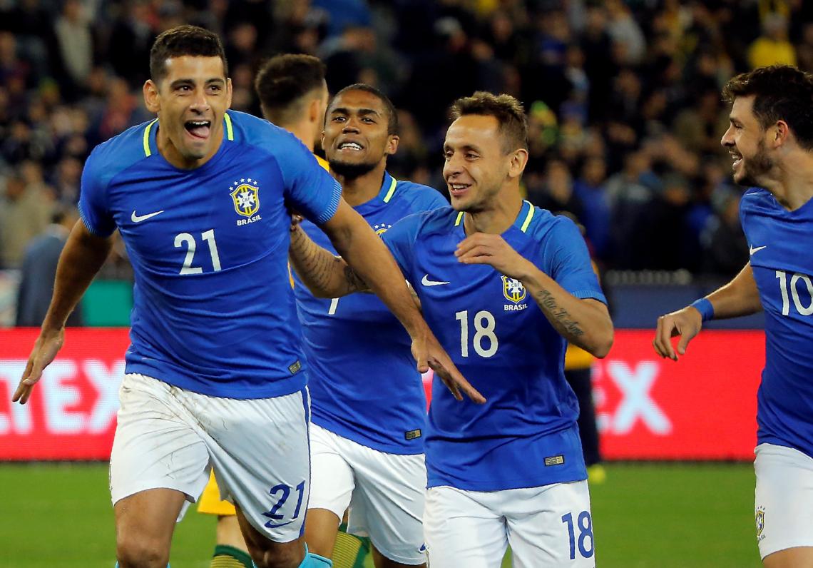 Imagen Diego Souza, festejando uno de sus goles.