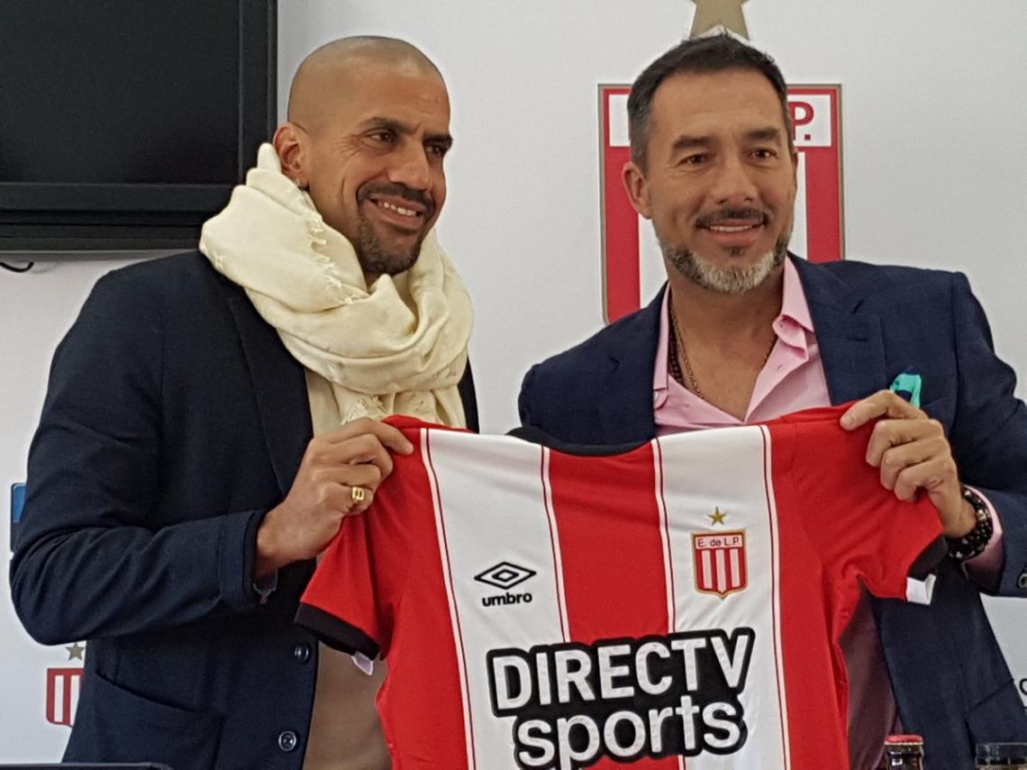 Imagen Matosas, junto a Verón en su presentación oficial.