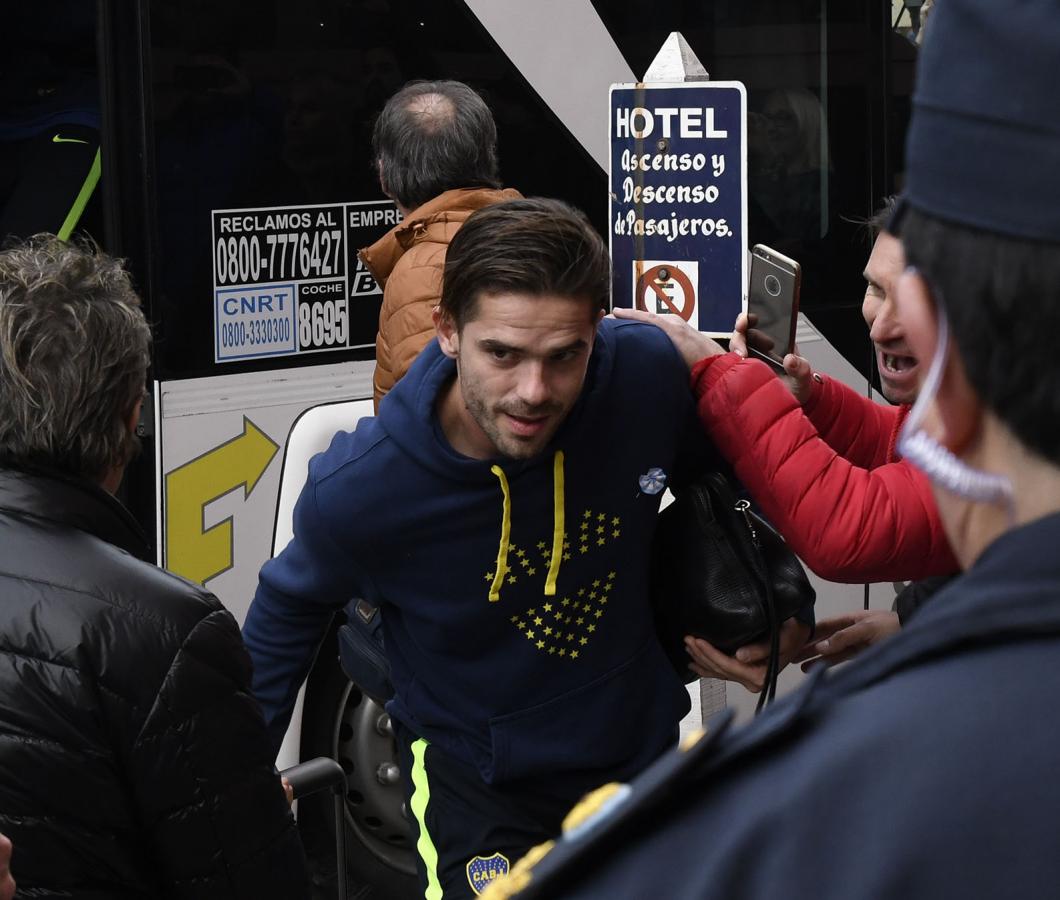 Imagen El capitán, Gago, llegando al hotel.
