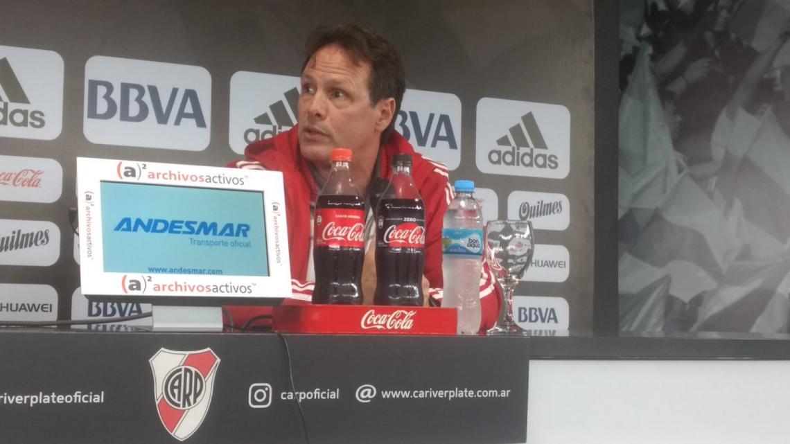 Imagen Pedro Hansing, en conferencia.