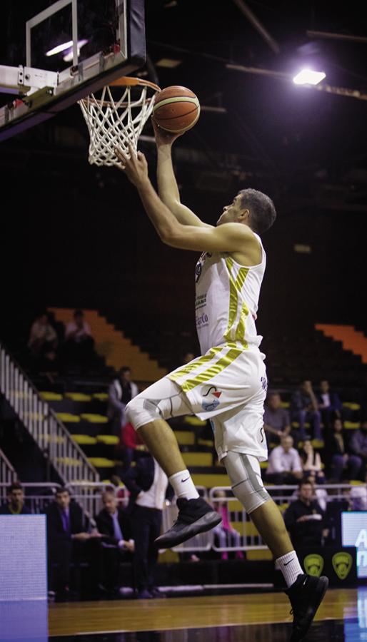 Imagen El numero 19. Promedio 13 puntos por juego en la fase regular.