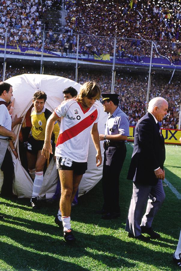 Imagen Con la Banda, entrando a la Bombonera, en 1989.