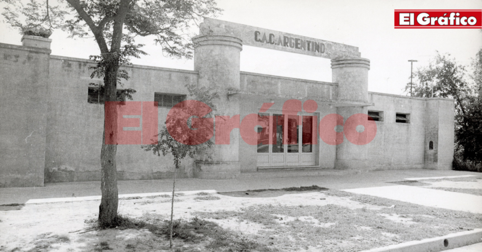 Imagen Fachada del Club Central Argentino, de La Carlota, hacia 1972