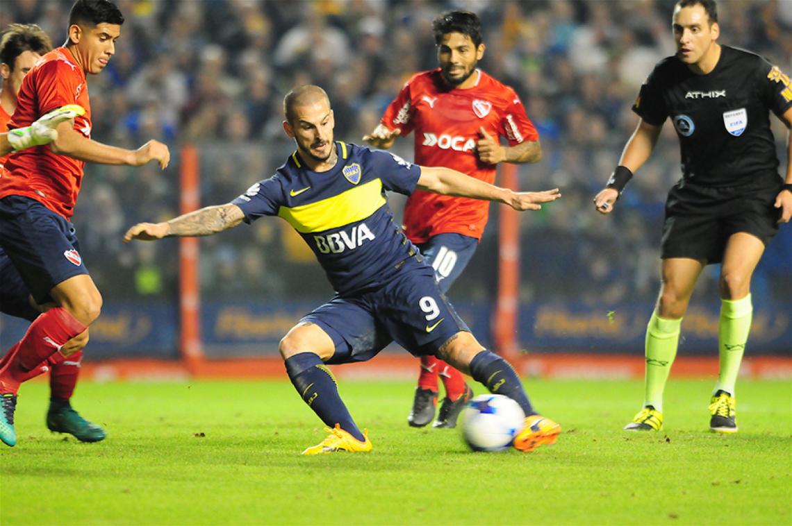 Imagen Otra rareza: su único gol de zurda en el campeonato, fue el 3-0 ante Independiente. ¿Cómo lo festejó? A puro baile con Centurión.