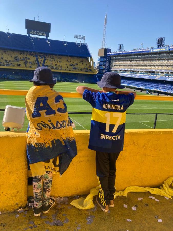 Imagen Martina y Ramón vivieron la experiencia "Mi primer superclásico" gracias a DirecTV.