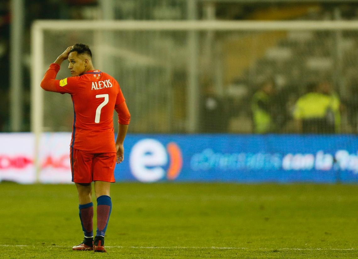 Imagen Alexis, lamentándose durante la derrota ante Paraguay.