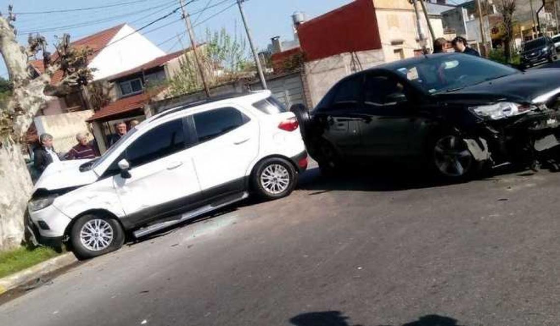 Imagen Así quedaron los autos tras el choque.