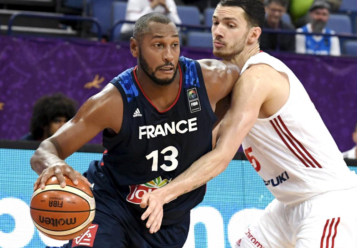 Imagen Diaw, jugando para su Selección en el EuroBasket.