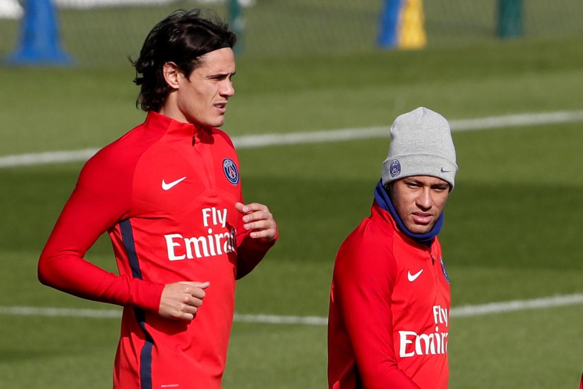 Imagen Neymar y Cavani, en medio de una práctica.