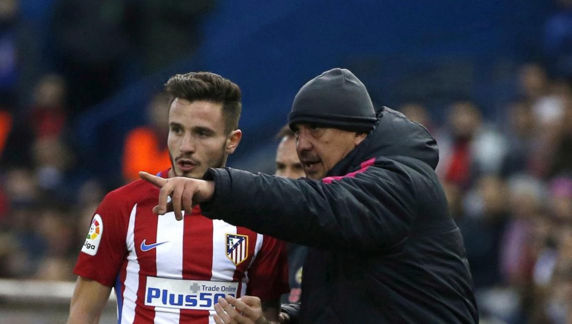 Imagen El Mono, dándole indicaciones a Saúl durante un partido.