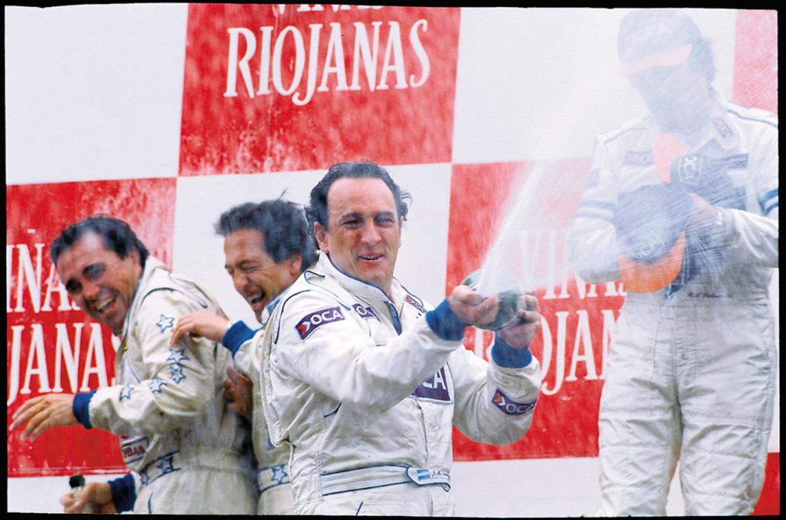 Imagen El podio parecía su hábitat natural, tanto en TC como en TC2000 y Top Race. En el exterior, el Flaco probó suerte en Fórmula 2 y Turismo Italiano.