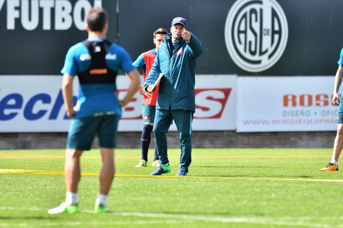 Imagen El Pampa, dando indicaciones durante la práctica.