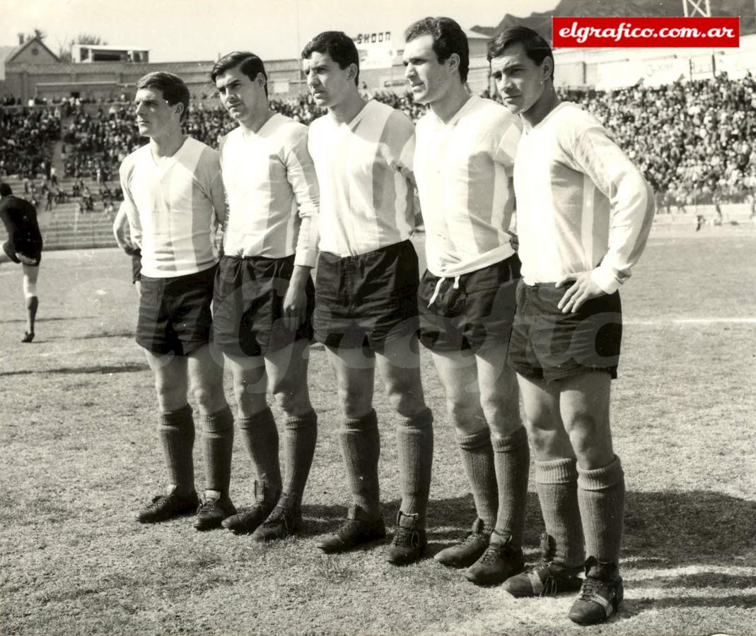 1965. Argentina derrota a la altura El Gráfico