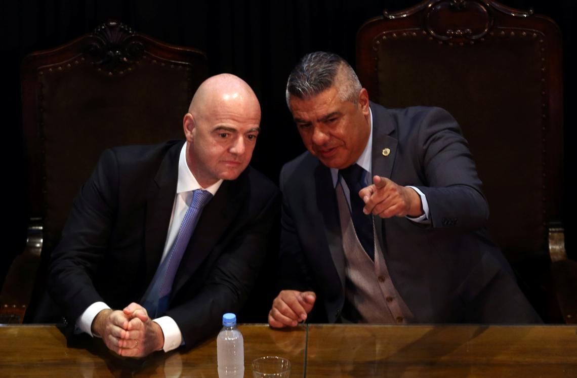 Imagen Infantino, junto a Tapia en la sede de la AFA.