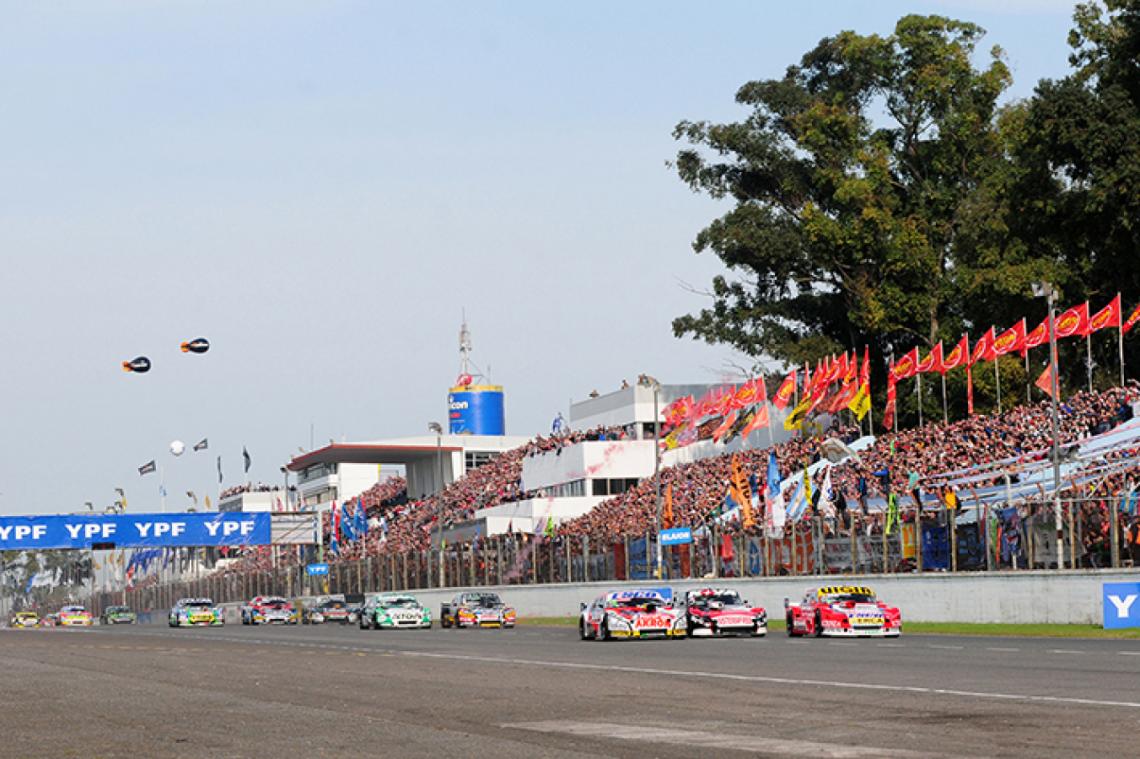 Imagen Toda la efervescencia de la última fiesta del TC en los 1000 km de Buenos Aires en el Autódromo de los hermanos Gálvez.