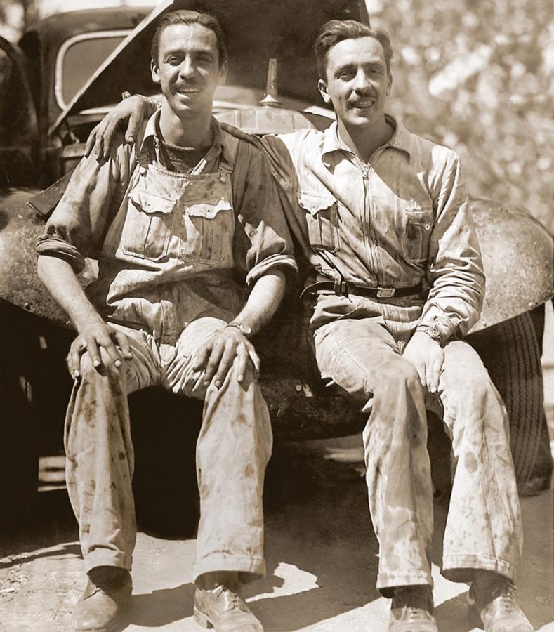 Imagen Oscar y Juan Gálvez, juntos, sonriendo.